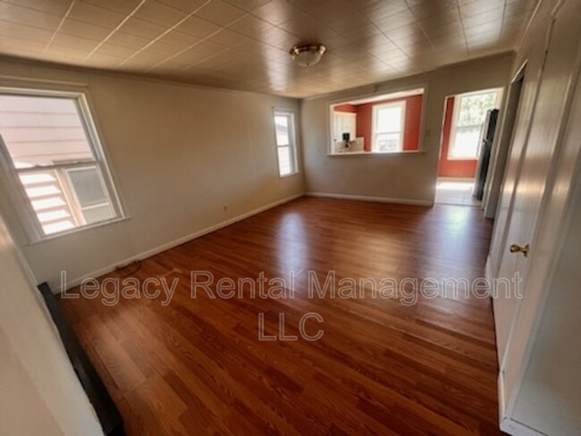 Building Photo - 4-6 Broad Street - 2A