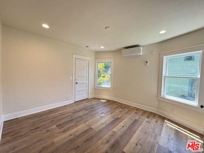 Building Photo - 1828 S Gramercy Pl
