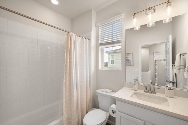Building Photo - LUX 3BD, 2.5BA Aurora Highlands Townhome w...