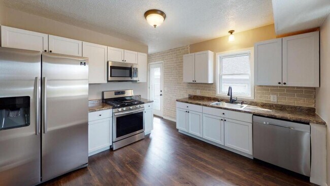 Building Photo - 11365 Stinson Ave