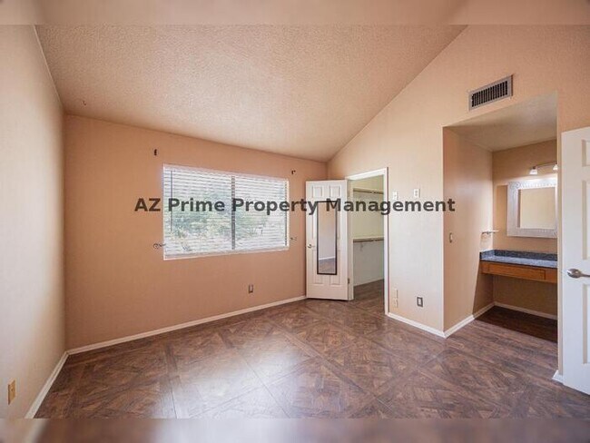Building Photo - 1650 N Ventura Ln
