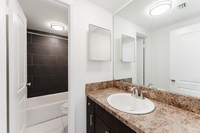 Building Photo - 606 NW 13th St