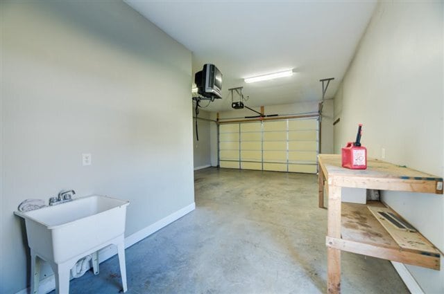 Building Photo - 612 Loop Rd