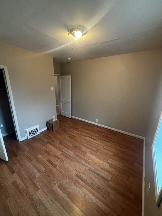 Building Photo - 5043 Alaska Ave