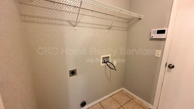 Building Photo - 5520 Bush Creek Way