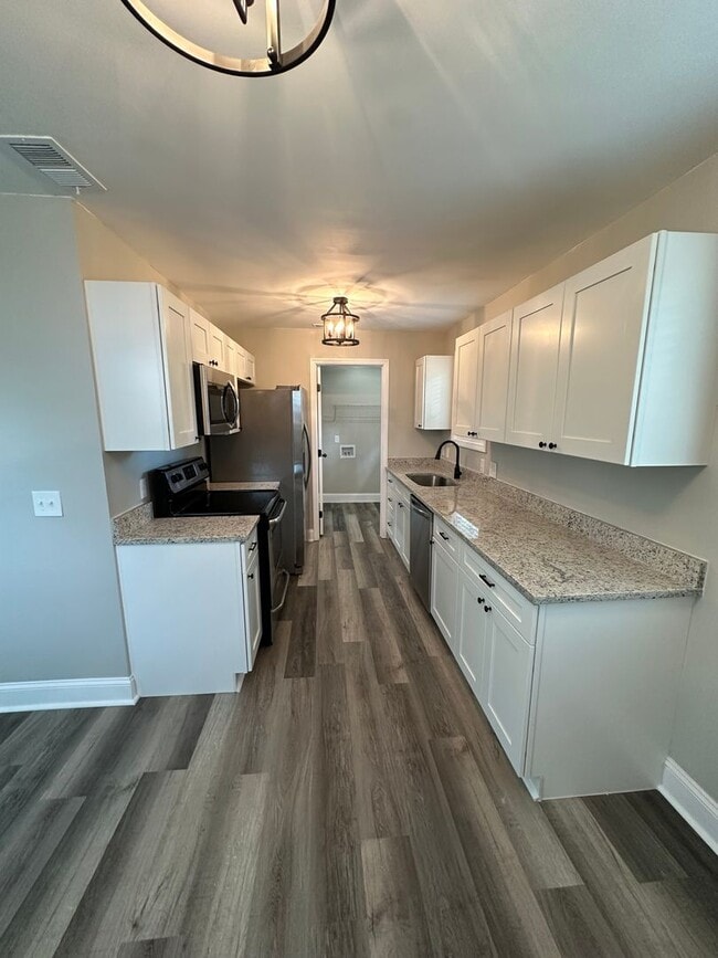 Building Photo - FOR LEASE - single family home in Hermitage, TN!