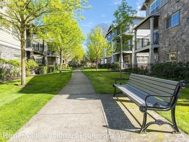 Building Photo - 3 br, 2.5 bath House - 642 NE Newstead Lane