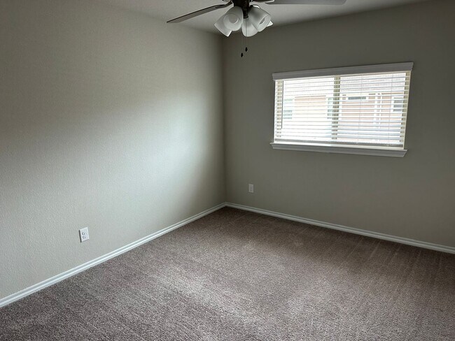 Building Photo - 3537 Brentwood Dr