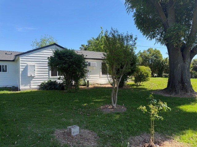 Building Photo - 10861 Live Oak Rd