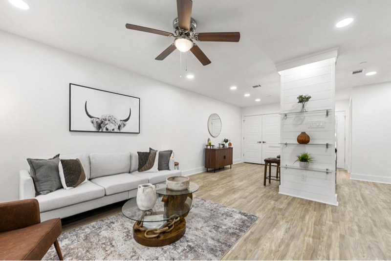 Building Photo - 1004 Middle Ln