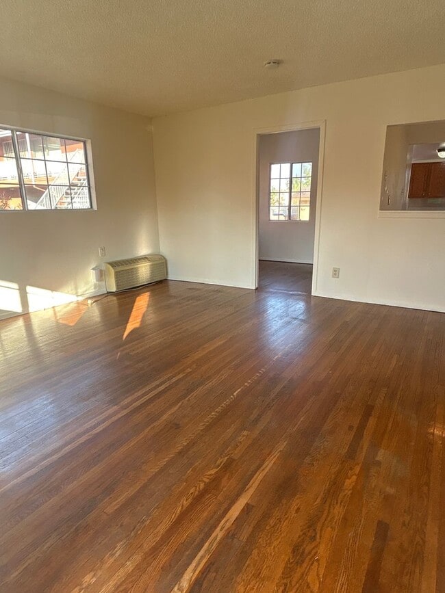 Building Photo - 608 N Orange Ave