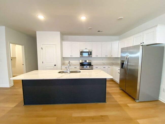 Building Photo - 4 bedroom, 2 bathroom near Brighton Middle...