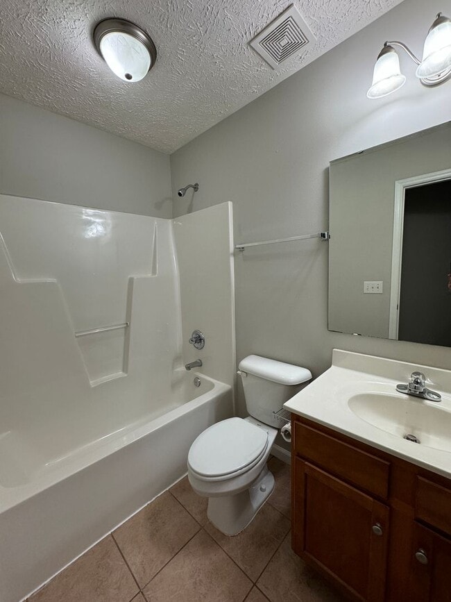 Building Photo - Spacious 4 Bed 2.5 Bath Home in Carolina Lakes