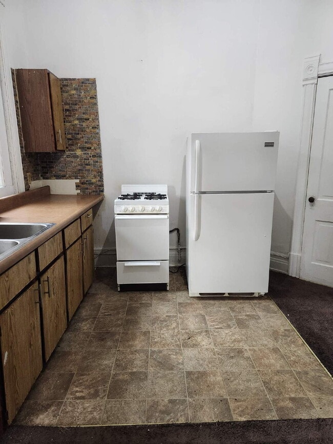 Building Photo - Charming 1-Bedroom Retreat in Duluth's Heart! *Accepts Section-8 tenants!