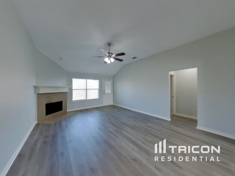 Building Photo - 102 Drycreek Dr