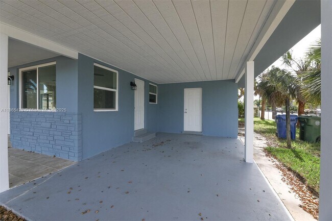 Building Photo - 832 NW 28th St