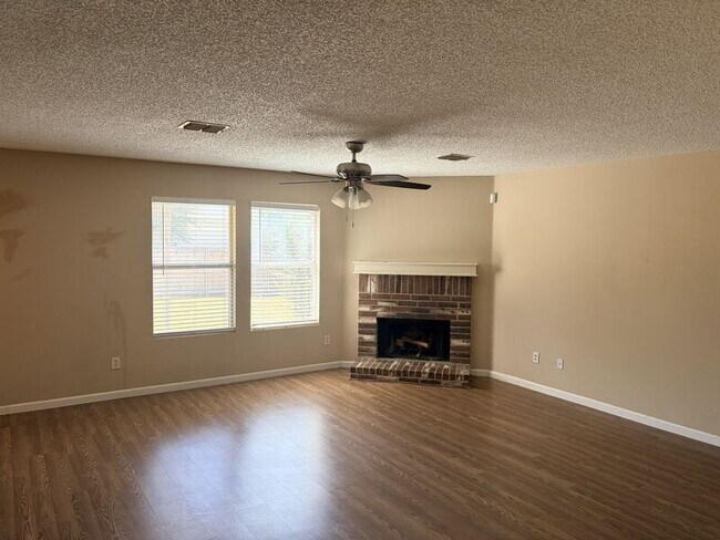 Building Photo - 1525 Melrose Ln