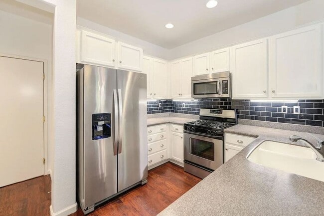Building Photo - Experience Esplanade! Premier Townhome Com...