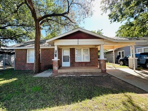 Building Photo - Self Showing - 2 bed 1 bath close to Texas...
