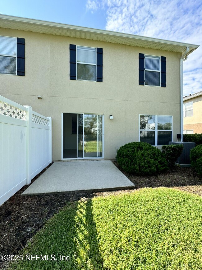 Building Photo - 1500 Calming Water Dr