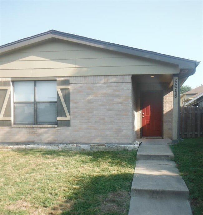 Building Photo - 5648 Pinon Vista Dr