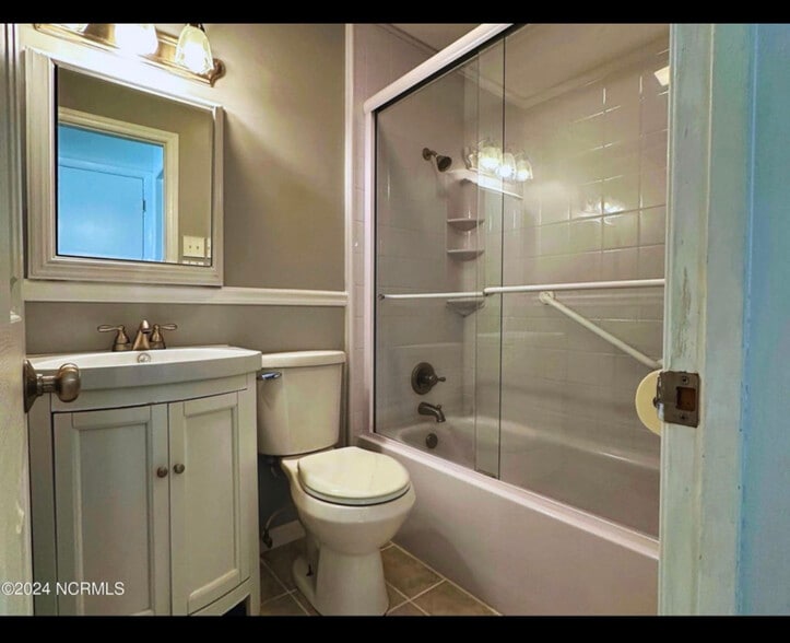 Building Photo - 452 Nine Foot Rd