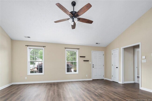 Building Photo - 465 Northwoods Dr