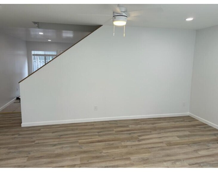 Building Photo - 10519 Tabor St