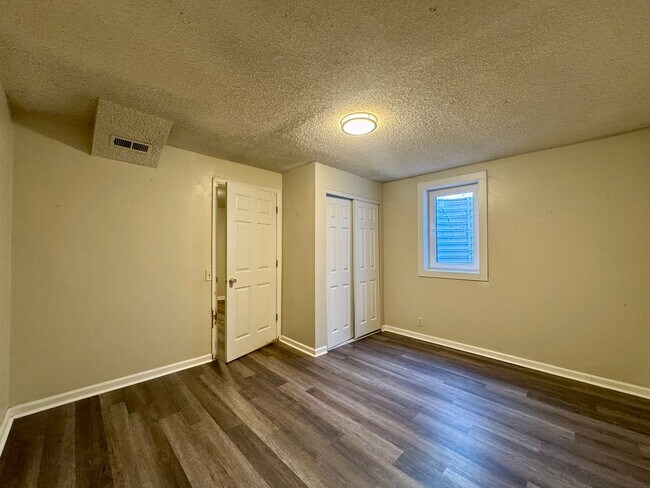 Building Photo - Spacious 5-Bedroom Single-Family Home with Fenced Yard & Garage