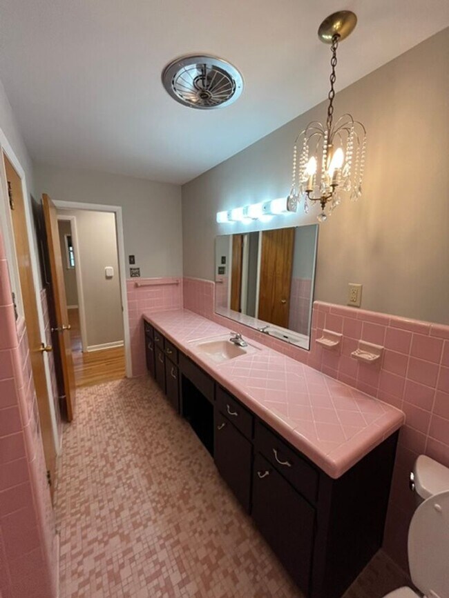 Building Photo - Very Nice 3 Bedroom 2 Bathroom House near the University of Arkansas Little Rock