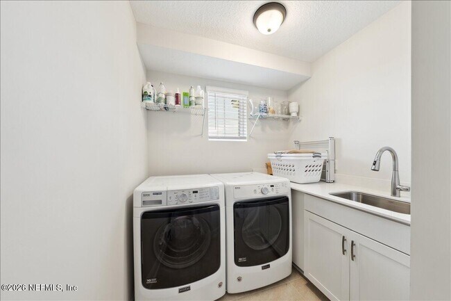 Building Photo - 223 Tanner Trl