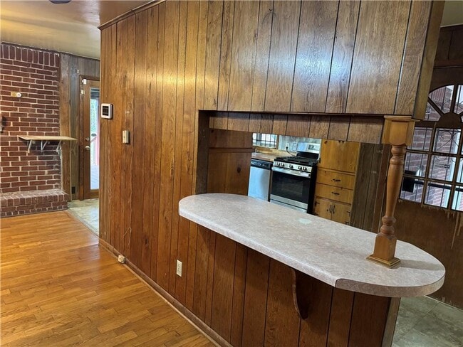 Building Photo - 556 Lamar Dr