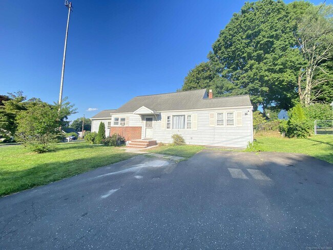 Building Photo - 19 Dartmouth Ln