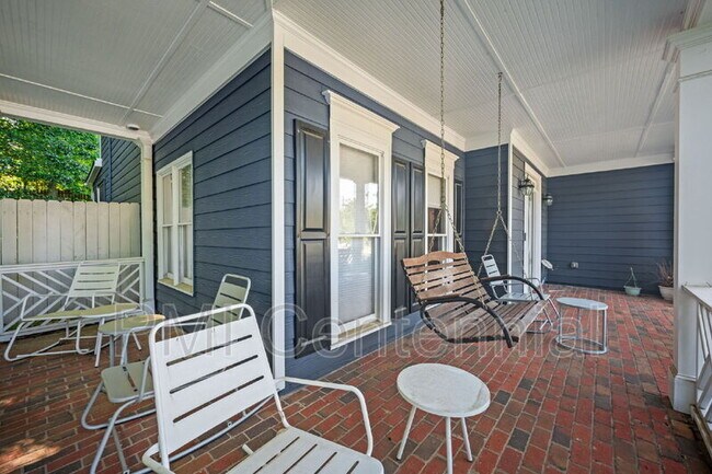 Building Photo - 2506 Retreat Dr NE