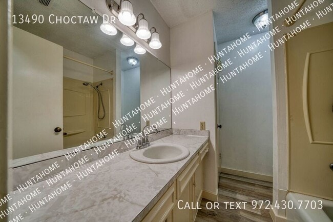 Building Photo - 13490 Choctaw Dr