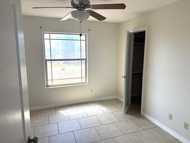 Building Photo - 9805 Sterling Loop