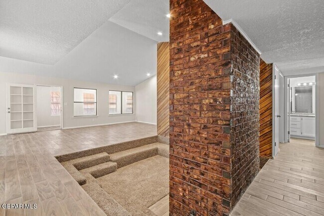 Building Photo - 4528 R L Shoemaker Dr