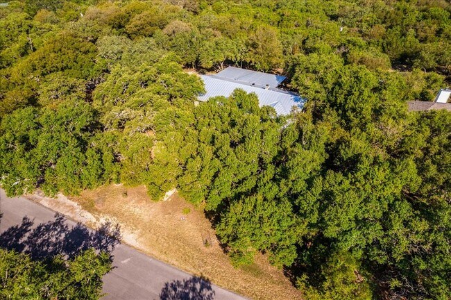 Building Photo - 904 Willow Creek Cir