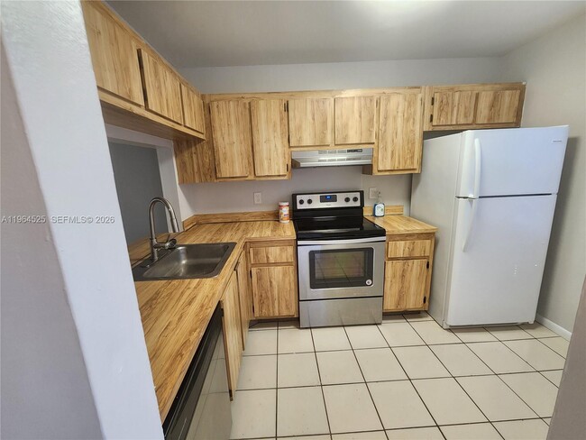 Building Photo - 10967 NW 30th Pl