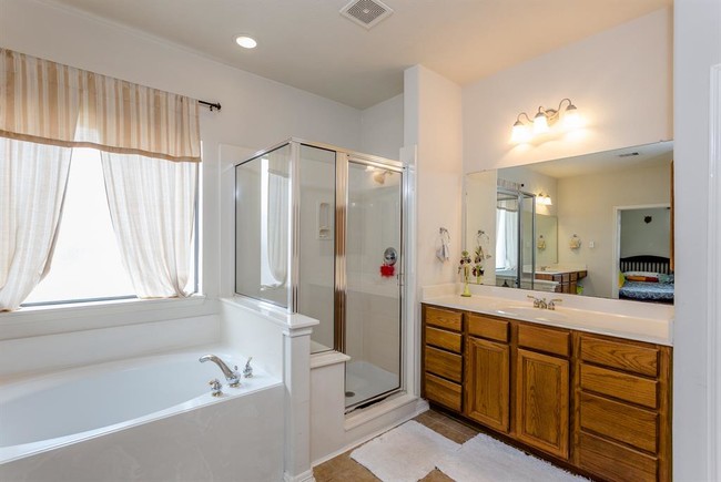 Building Photo - 6706 Ashworth Dr