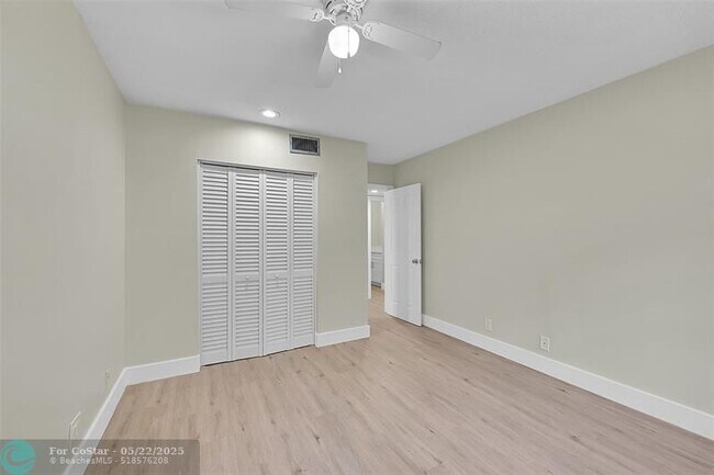 Building Photo - 9150 NW 38th Dr