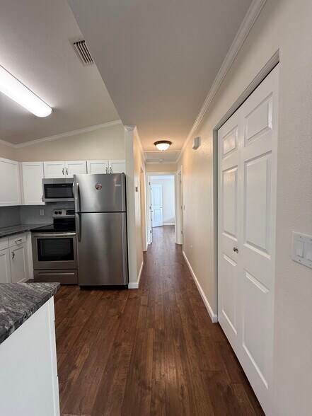 Building Photo - 107 58th St E