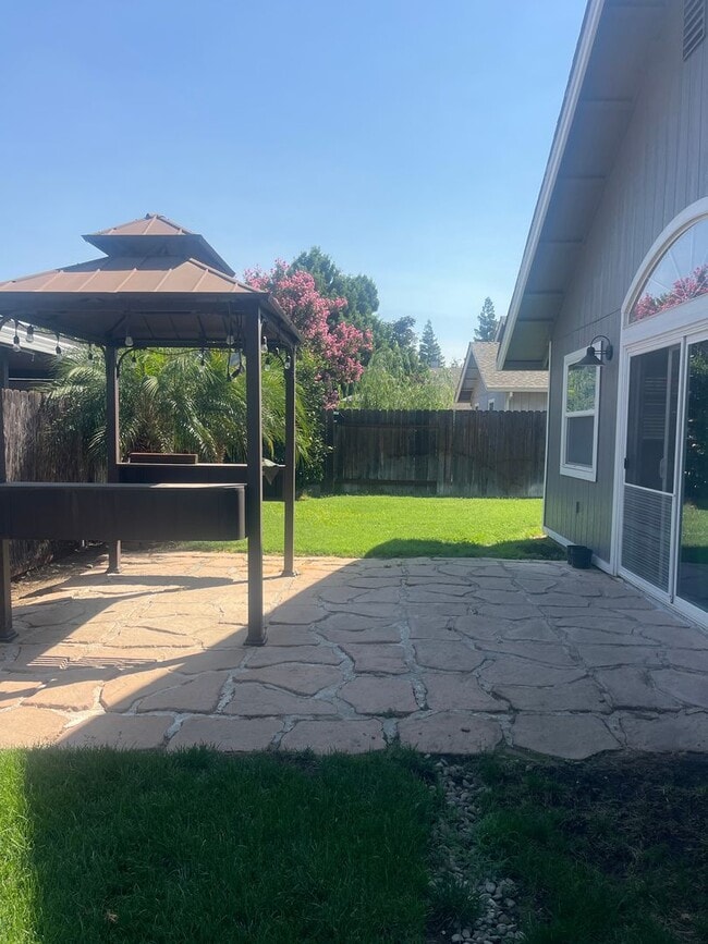 Building Photo - This rental won't last long. Don't miss ou...