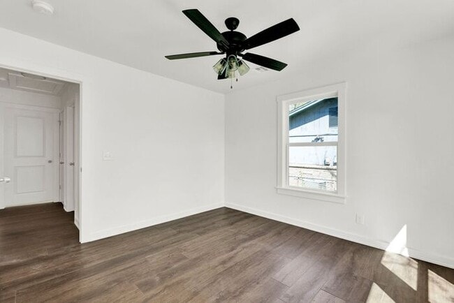 Building Photo - Move In Special! Stunning 3-Bedroom Home w...