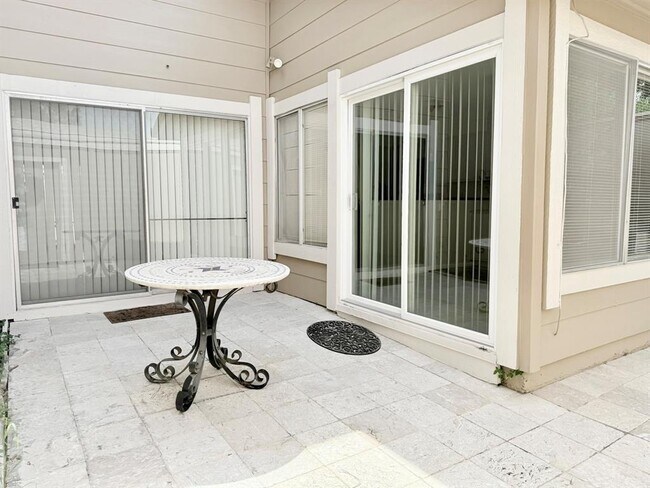 Building Photo - 11633 Village Pl Dr