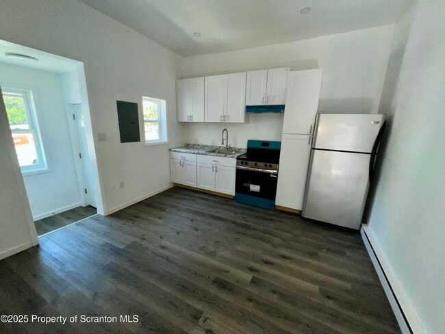 Building Photo - 337 S Hyde Park Ave