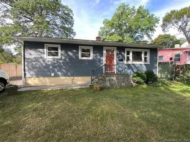 Building Photo - 133 May St