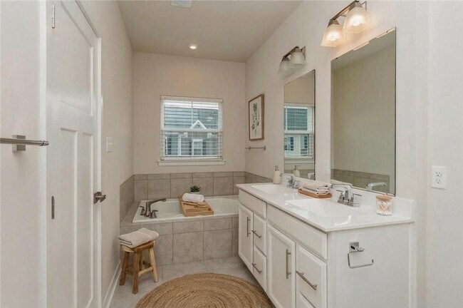 Building Photo - 4602 Spruce Rd