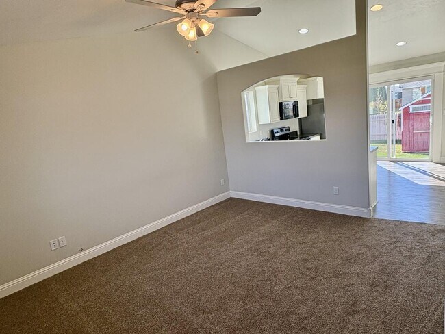 Building Photo - 2175 Roy Dr