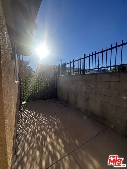 Building Photo - 319 N Coronado St